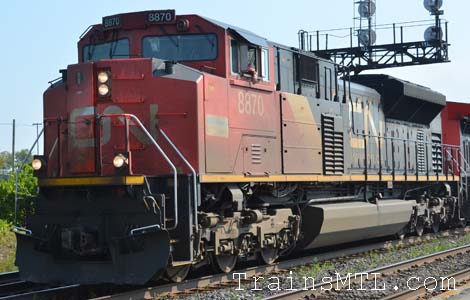 Locomotive CN8870 left side / coté gauche